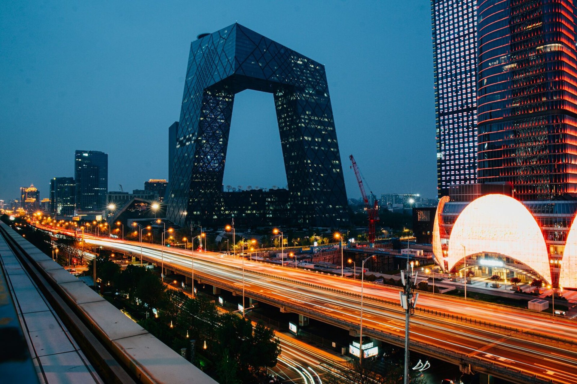 中国西部和中部省份符合条件的外商投资企业可享受15％的降低所得税率。